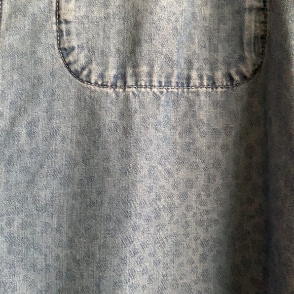 Bella Dahl Animal print Chambray Denim look button up Shirt - Picture 3 of 9